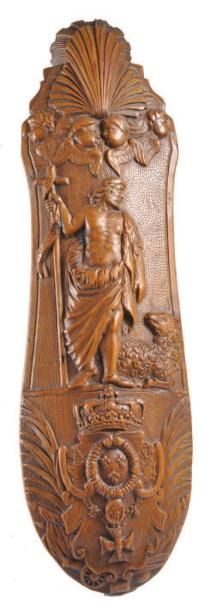null RAPE à TABAC en bois de Sainte Lucie sculpté d'un Christ et agneau pascal, surmontés...