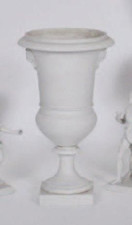 null VASE MEDICIS en biscuit. Prises simulees en forme de tete de demon. Debut XIXeme...