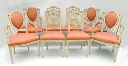 null MOBILIER DE SALON en bois laque creme et dore les dossiers des chaises a traverse...