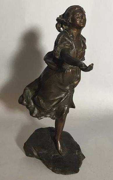 null French school of the 19th century 
Young girl running 
Bronze with medal patina,
Artist's...