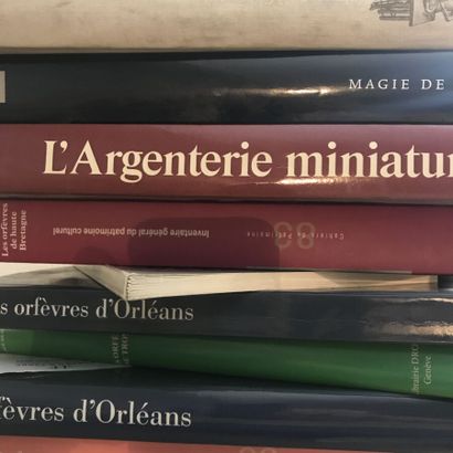 null Lot de 7 livres sur l'orfèvrerie régionale comprenant : - Les orfèvres de Bourgogne...