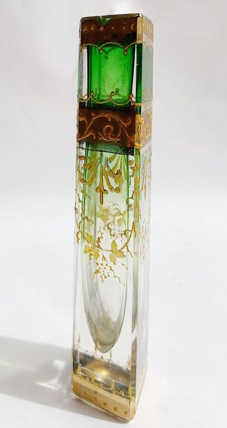 MOSER KARLSBAD 
Vase soliflore en cristal...