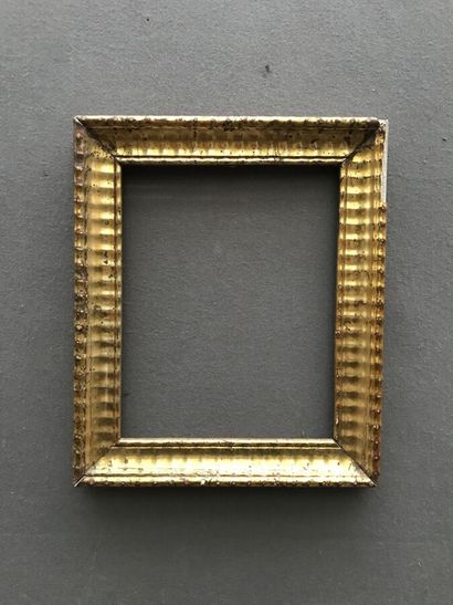 FRAME
in gilded wood with undulated throat.
Misses....