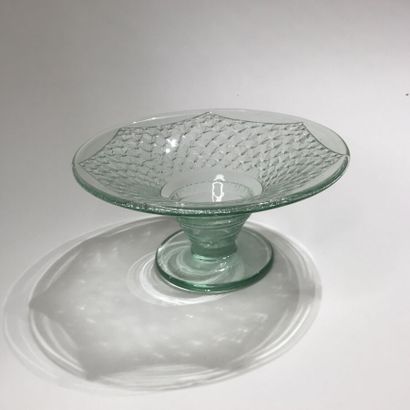 null DAUM NANCY FRANCE
Glass bowl with a flared edge and frosted decoration on a...