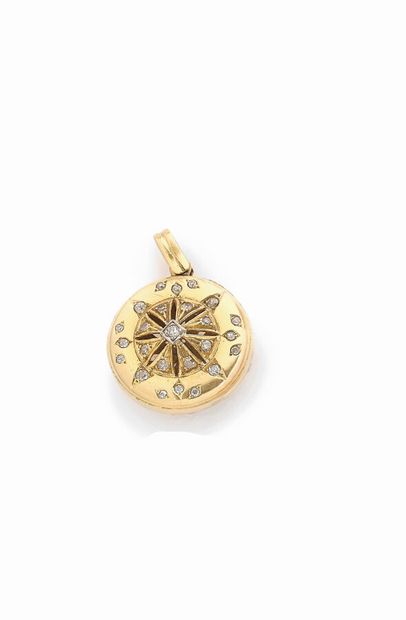 null PENDANT 
in 18K gold, round shape, studded with old cut and 8/8 diamonds, about...