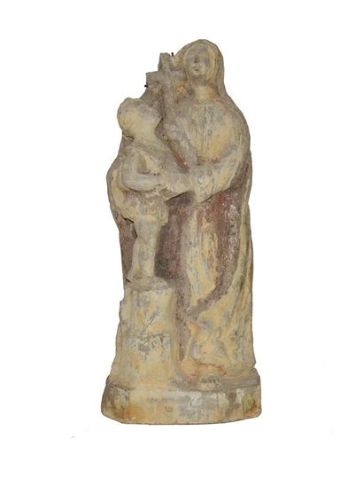 null GROUPE en pierre sculpté représentant la Sainte Vierge enveloppant un enfant...