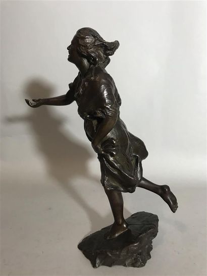 null Ecole FRANCAISE du XIXe siècle 
Jeune fille courant 
Bronze à patine médaille,
Epreuve...