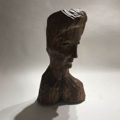 null École MODERNE
Buste de femme
Sculpture en bois sculptée à la gouge,
Signée M.G,
50...