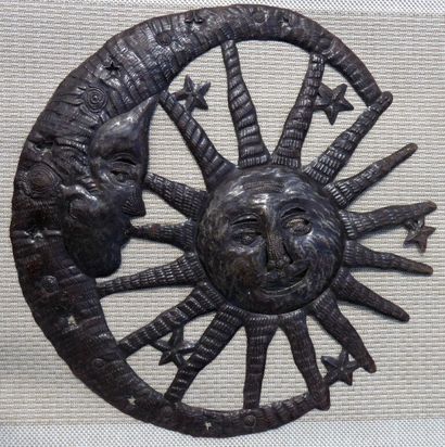 null Claud BAPTISTE

Moon and sun 

Cut iron, signed lower right

59 cm