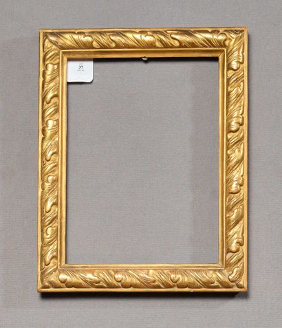 Wooden frame and gilded paste with acanthus...