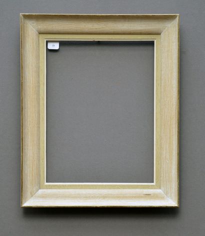 null CADRE 
dit "Montparnasse" en bois rechampi blanc.
XXe siècle.
Dimensions : 50.5...