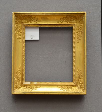 null Small wooden and gilded frame, decorated with palmettes and foliage in the corners.
(Slightly...