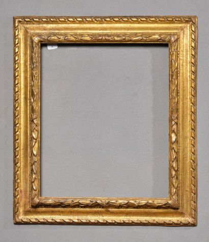 null A carved and gilded wood frame with twisted ribbons and laurel rings.
Italy.
17th...