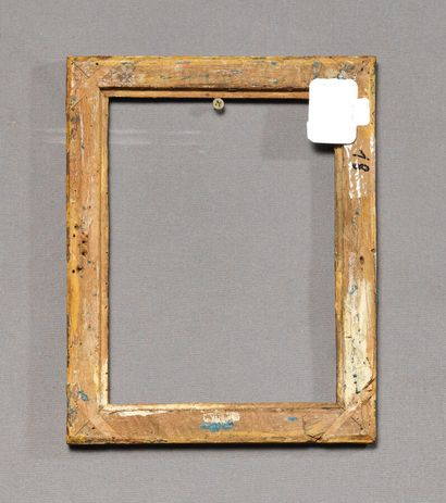 null Small frame in carved and gilded wood with twisted ribbons and a fine frieze...