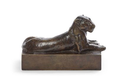null Georges-Lucien GUYOT (1885-1973) 
Panthère couchée
Bronze à patine brun nuancé,...