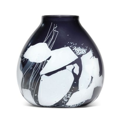 null HADELAND GRO (Norvège)
Grand vase en verre soufflé violine à décor de plaques...
