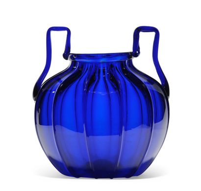 Vase globulaire en verre bleu de Murano,...