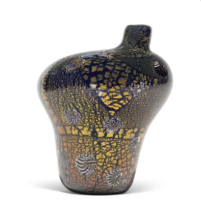null Jean LUCAS (France, né en 1954)
Vase en verre soufflé à larges épaules et col...