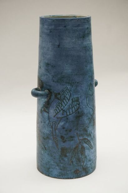 null JACQUES BLIN (1920-1995) 
Vase tronconique à deux petites anses détachées en...