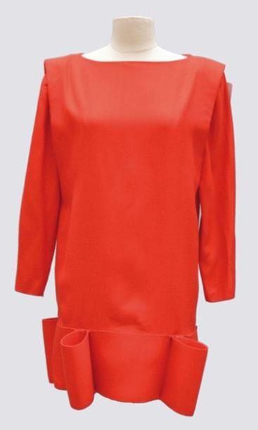  Mini robe à manches longues en lin rouge vermillon, griffée PIERRE CARDIN Haute...