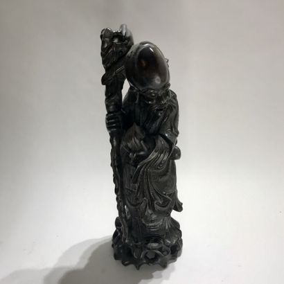 null STATUETTE 
en bois exotique sculpté et incrustation d'argent représentant le...