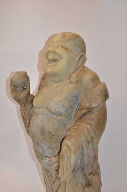 null Grand BOUDDHA souriant dit "Chan Buttai" représenté debout en pierre verte,
Haut....