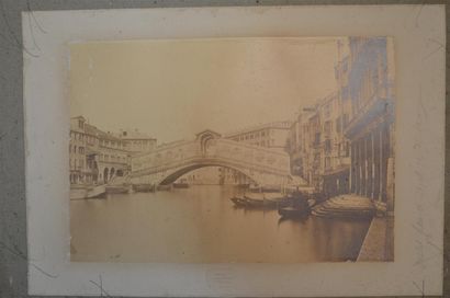 null PHOTOGRAPHIE en noir et blanc représentant le pont du Rialto. 
imbre sec PONTI...