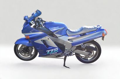 null KAWASAKI 1100 ZZR 1992 
Blue grey color 
Odometer reading : 102 669 km 
Perfectly...