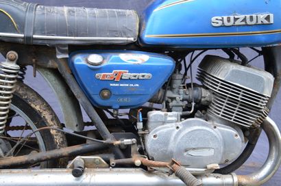 null SUZUKI GT 500 1976 
Blue color
Odometer reading : 44914 km 
2-stroke twin cylinder...