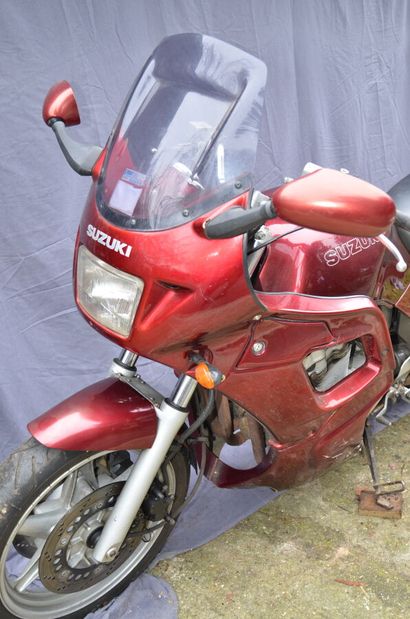 null SUZUKI GSX 1100 G 1994 
Couleur rouge. 
Lecture du compteur kilométrique : 99000...