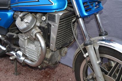 null 1982 HONDA CX 500
Blue color 
Odometer reading : 8951 km
V engine and transmission...