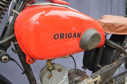 null OREGANO 125 1950 
Color : orange 
YDRAL 3 speed engine 
Equipped with a parallelogram...