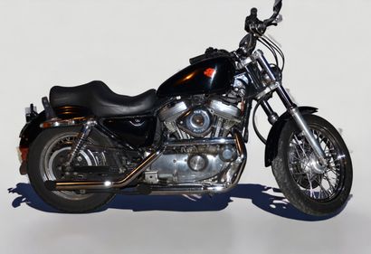 null HARLEY DAVIDSON SPORSTER 883cc 2003
Couleur noire
Lecture du compteur kilométrique...