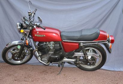 null HONDA 750 FII SUPER SPORT 1979
Red color
Odometer reading: 86,500 km
Equipped...