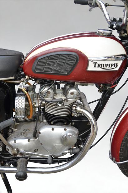 null TRIUMPH T100R DAYTONA 500cc 1972 
Couleur rouge et blanche
Moteur bicylindres...