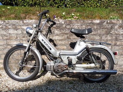 null PUCH CYCLOMOTOR maxi type 
In its juice to restore, traditional moped late 1970s
Delivered...