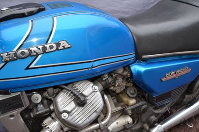 null 1982 HONDA CX 500
Blue color 
Odometer reading : 8951 km
V engine and transmission...