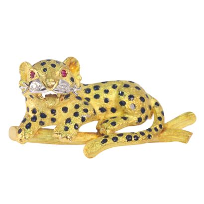 null BROCHURE 
in 18k yellow gold representing a leopard with its mouth open. 
Circa...