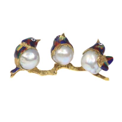 null BROCHE 
en or 18k et émail, représentant quatre oiseaux sur une branche dont...