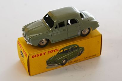 DINKY TOYS 24 E, Renault dauphine, vert clair,...