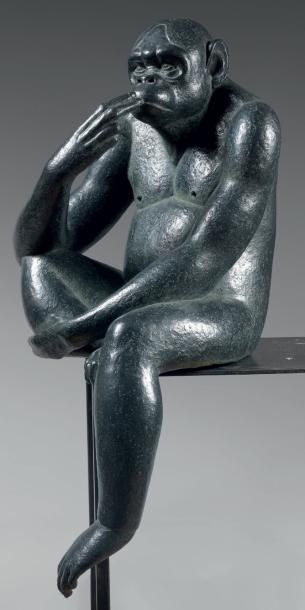 JACQUESSON Florence (née en 1962) Bonobo pensif n°2 Bronze a patine noir de fumee....