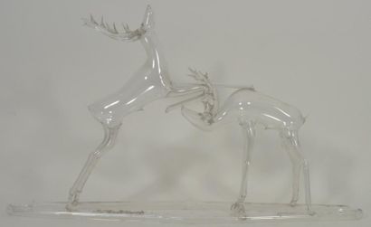 ZUBOEUF A Le combat de cerfs Verre souffle. Signe. H: 32 cm, L: 53 cm, l: 15 cm