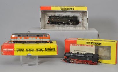  Fleischmann (Ecart HO): Motrice électrique: DB 218 137-8, orange, beige et marron,...