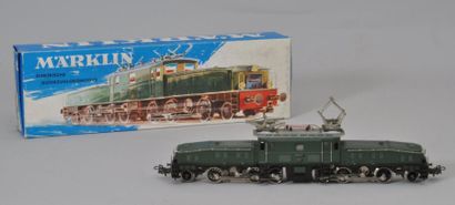  (Ecart HO)Märklin: Locomotive électrique "La Crocodile", verte et noire à toit gris,...