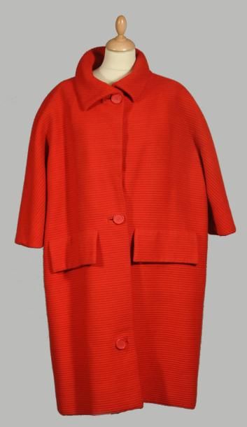 null Manteau en lainage côtelé rouge griffé BALENCIAGA, Printemps-été 1957