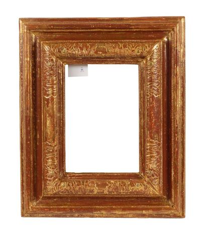 Inverted-profile frame in molded, carved...