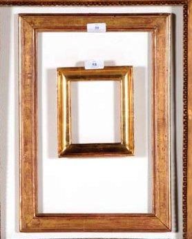 null BAGUETTE en bois mouluré et doré à profil plat. Epoque Louis XVI. 36 x 23 x...