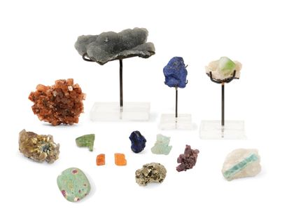 SET OF 14 SMALL CRYSTALS AND MINERALS including...