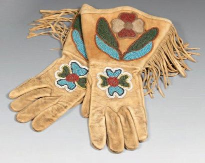 Paire de gants. Cree, Circa 1900. Peau, perlage....