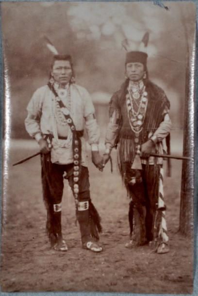 ECOLE XIX siècle Deux amis indiens Tirage albuminé d'époque 10,3 x 7 cm
